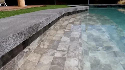 CGT AquaSense Signature Fidji Brown Sand 3D medencefólia - 1,8 mm, 1,65 m széles ár/m2