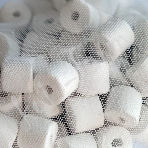 0,4 kg Porózus kerámia gyűrű a nitrifikáló baktériumok kolonizációjához